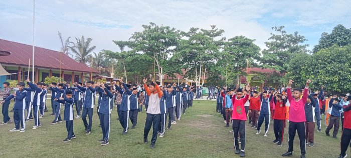 Siswa MTsN 4 Bungo Tunjukkan Semangat Pagi dengan Senam Pramuka dan Maumere Siswa MTsN 4 Bungo Tunjukkan Semangat Pagi dengan Senam Pramuka dan Maumere