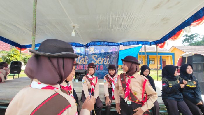 Isyarat yang Bicara, Prestasi yang Terpancar: Aksi Gemilang Pramuka MTsN 4 Bungo di Lomba Semaphore Morse