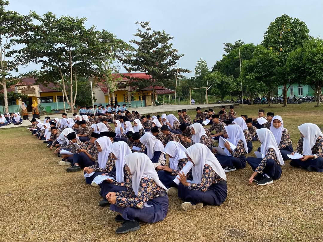 MTsN 4 BUNGO IMPLEMENTASIKAN CINTA AL-QUR'AN SEBAGAI SALAH SATU TEMA P5PPRA MTsN 4 BUNGO IMPLEMENTASIKAN CINTA AL-QUR'AN SEBAGAI SALAH SATU TEMA P5PPRA