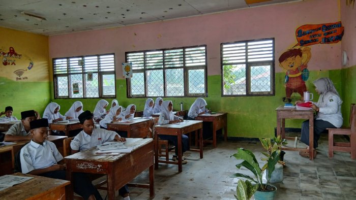 Asah Keterampilan Berbahasa Asing, Siswa Kelas VIII A Ikuti Pembelajaran Tematik Bahasa Inggris