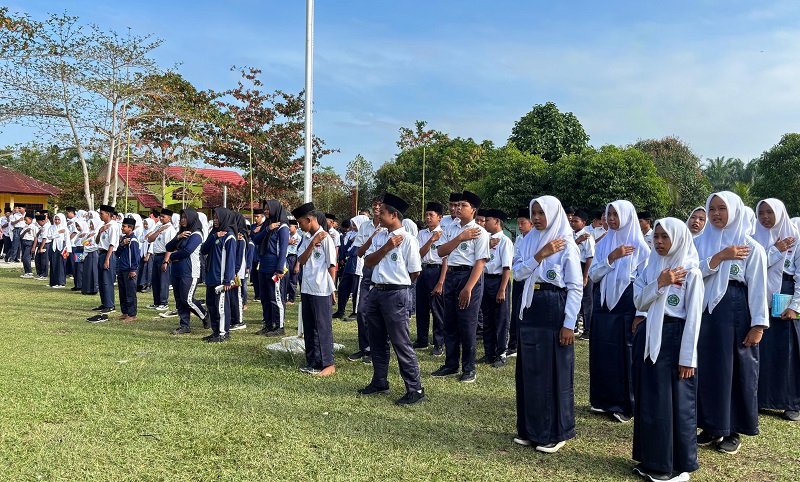 MTSN 4 Bungo Tingkatkan Patriotisme Siswa Dengan Rutinitas Nyanyian Lagu Wajib Nasional