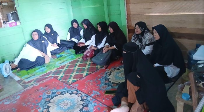 Menjalin Ukhuwah dalam Doa, Keluarga Besar MTsN 4 Bungo Besuk Suami Ibuk Partini yang Sedang Sakit Menjalin Ukhuwah dalam Doa, Keluarga Besar MTsN 4 Bungo Besuk Suami Ibuk Partini yang Sedang Sakit