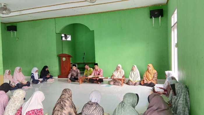 Semarakkan Pagi, MTsN 4 Bungo Gelar Pengajian Lapangan dan Shalat Dhuha Berjamaa