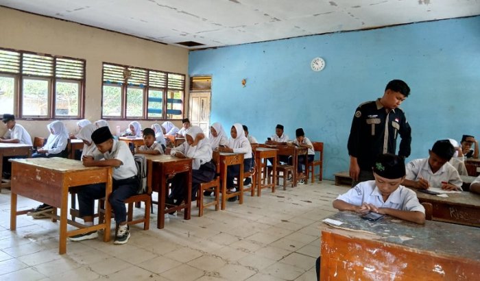 MTsN 4 Bungo Maju dalam Digitalisasi: Ujian Akidah Akhlak Berbasis Android Berjalan Khidmat MTsN 4 Bungo Maju dalam Digitalisasi: Ujian Akidah Akhlak Berbasis Android Berjalan Khidmat