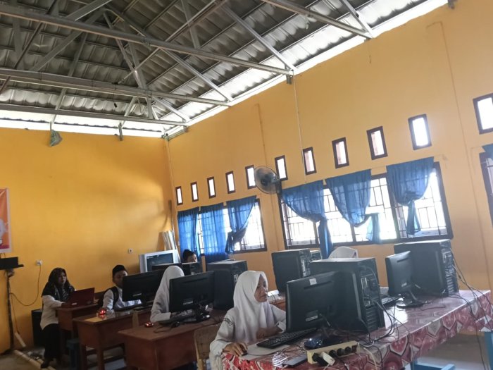 Tingkatkan Literasi Digital, Siswa Kelas IX A MTsN 4 Bungo Praktik Microsoft Excel di Labor Komputer Tingkatkan Literasi Digital, Siswa Kelas IX A MTsN 4 Bungo Praktik Microsoft Excel di Labor Komputer