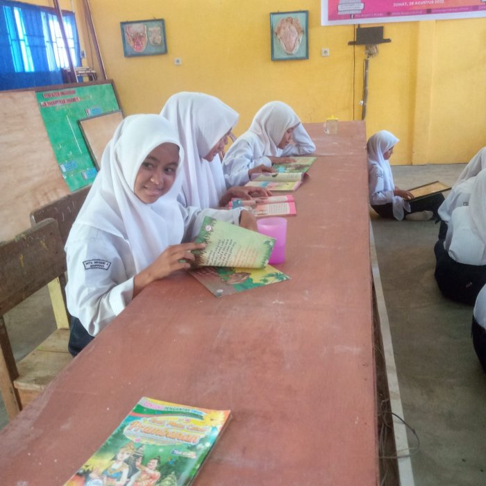 Tingginya Minat Baca Siswa-Siswi MTsN 4 Bungo Kunjungi Perpustakaan