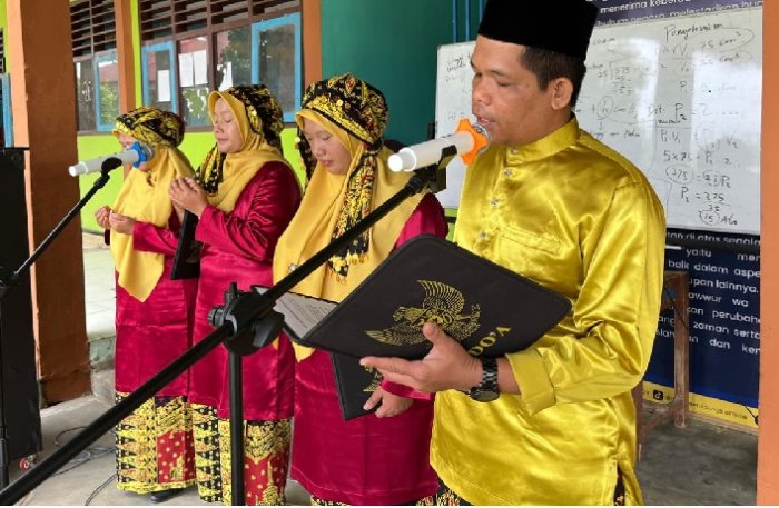 Khidmat dan Khusyuk: Doa Peringatan Hari Guru Nasional ke-80 di MTsN 4 Bungo