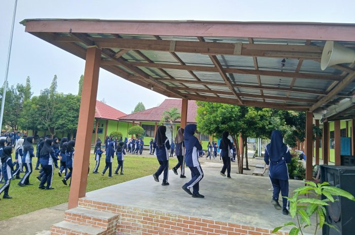 Senam Bugar Ceria MTsN 4 Bungo Bangkitkan Semangat Pagi Siswa