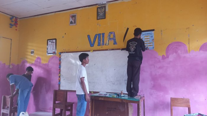 Siswa Kelas 9A MTsN 4 Bungo Dekorasi Ruang Kelas yang indah dan Nyaman Siswa Kelas 9A MTsN 4 Bungo Dekorasi Ruang Kelas yang indah dan Nyaman