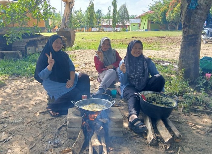 Lebih dari Rekan Kerja, Guru MTsN 4 Bungo Tunjukkan Solidaritas di Syukuran Akikah Putra Bungsu Pimpinan Lebih dari Rekan Kerja, Guru MTsN 4 Bungo Tunjukkan Solidaritas di Syukuran Akikah Putra Bungsu Pimpinan