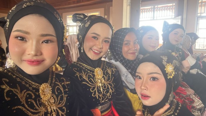 Pesona Seni Tradisi: Tim Tari MTsN 4 Bungo Tampil Memukau di KOMPAS Madrasah 2026 Pesona Seni Tradisi: Tim Tari MTsN 4 Bungo Tampil Memukau di KOMPAS Madrasah 2026