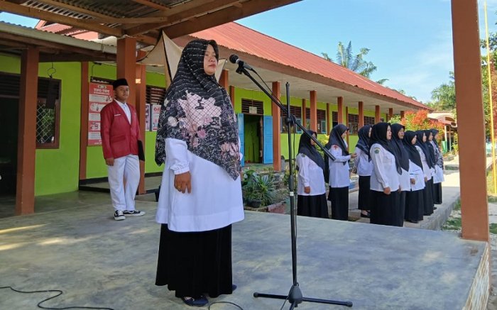 Pesan Moral Upacara: Pembina Upacara Mengajak Siswa Meneladani Sikap Menyayangi yang Muda dan Menghormati yang Tua