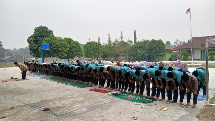 Memulai Hari dengan Keberkahan: Tradisi Shalat Dhuha Berjamaah Siswa MTsN 4 Bungo Memulai Hari dengan Keberkahan: Tradisi Shalat Dhuha Berjamaah Siswa MTsN 4 Bungo