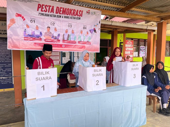 Guru dan Staf MTsN 4 Bungo Ikut Berikan Hak Suara Dalam Pemilihan Ketua OSIM Periode 2025-2026 Guru dan Staf MTsN 4 Bungo Ikut Berikan Hak Suara Dalam Pemilihan Ketua OSIM Periode 2025-2026