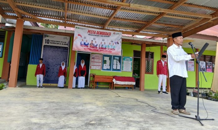 Lawan Penjajah dalam Diri, Bapak Tugiman Ajak Siswa MTsN 4 Bungo Lawan Rasa Malas dan Kebodohan