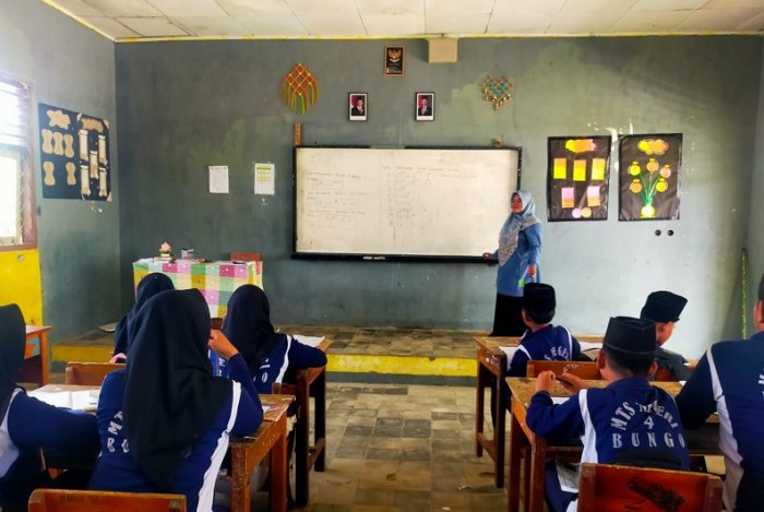 Pembelajaran Interaktif Matematika di Kelas 8B MTsN 4 Bungo
