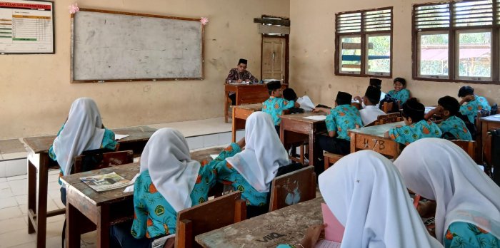 Pelaksanaan Asesmen Tengah Semester Mata Pelajaran Al-Quran Hadis Kelas VII A MTsN 4 Bungo Berjalan Tertib