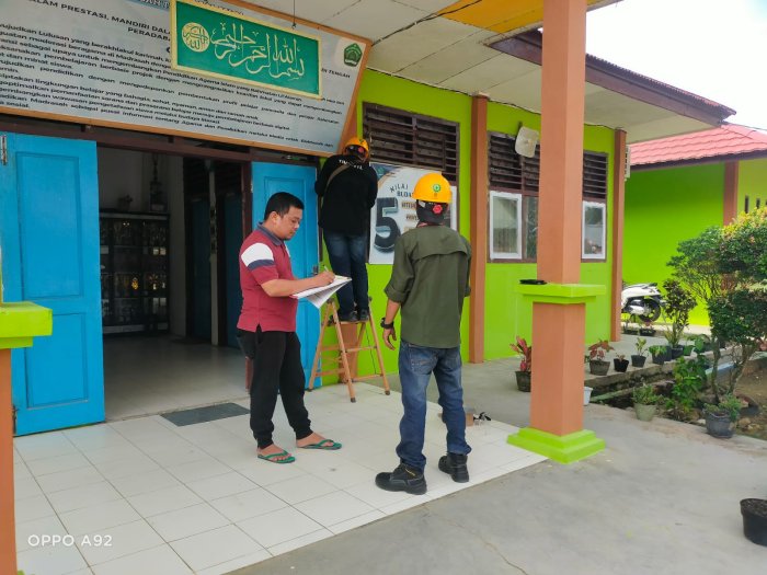 Madrasah Dukung Keamanan Listrik Melalui Cek dan Penggantian KWH oleh PLN Madrasah Dukung Keamanan Listrik Melalui Cek dan Penggantian KWH oleh PLN