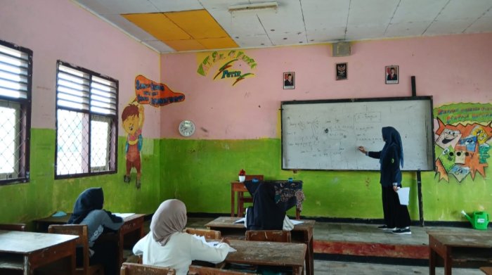 Menuju OMI, Siswi MTsN 4 Bungo Ikuti Pembimbingan Intensif Matematika Bersama Ibu Delvia, S.Pd.