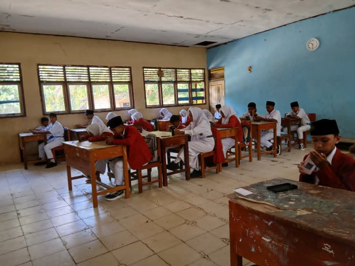 Tuntas di Sesi Dua: Mapel Quran Hadis Jadi Tantangan Penting UAS Ganjil MTsN 4 Bungo Tuntas di Sesi Dua: Mapel Quran Hadis Jadi Tantangan Penting UAS Ganjil MTsN 4 Bungo