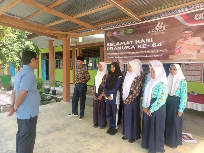 Waka Kesiswaan MTs N 4 Bungo Beri Pesan kepada Delegasi OMI untuk Jaga Kesehatan dan Fokus