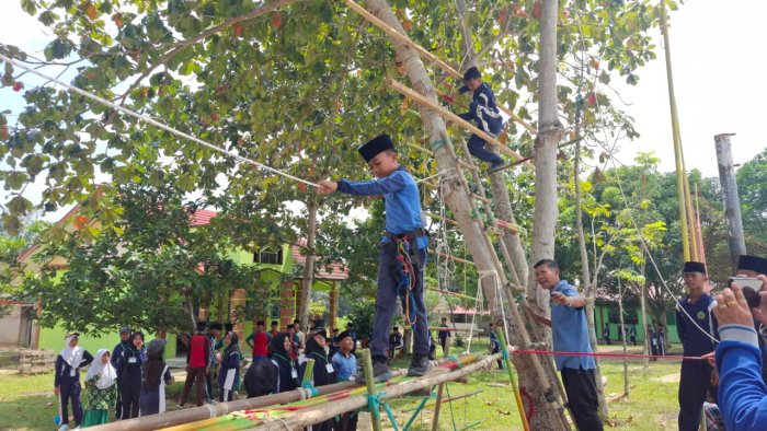 Seru dan Menantang, Intip Aksi Kompak Siswa Baru Saat Outbound MATAMUDA Seru dan Menantang, Intip Aksi Kompak Siswa Baru Saat Outbound MATAMUDA
