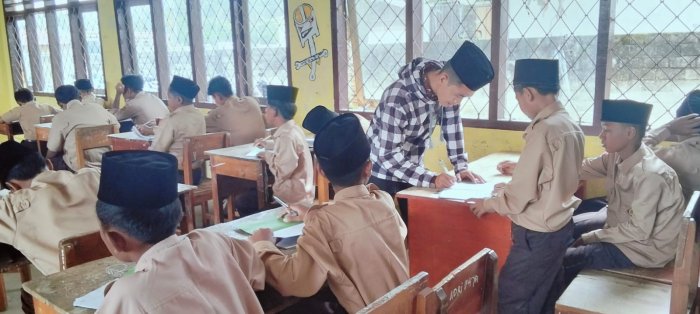 MTsN 4 Bungo Wajibkan Ekstrakurikuler Arab Melayu untuk Siswa MTsN 4 Bungo Wajibkan Ekstrakurikuler Arab Melayu untuk Siswa