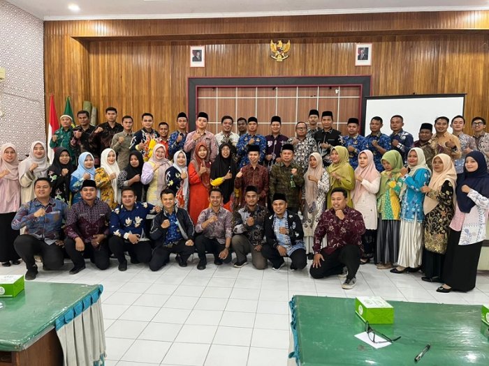 Perkuat Citra Madrasah, Tim Humas MTsN 4 Bungo Ikuti Pembinaan di  Kemenag Bungo