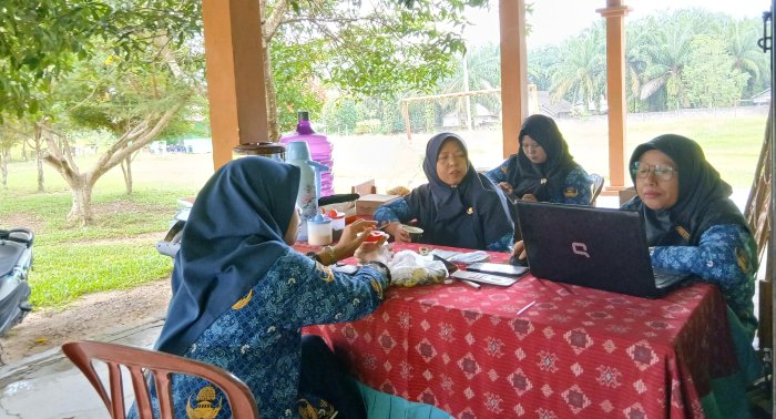 Persiapan Hari Kedua Ujian TKA, Panitia MTsN 4 Bungo Matangkan Administrasi dan Pengawasan Persiapan Hari Kedua Ujian TKA, Panitia MTsN 4 Bungo Matangkan Administrasi dan Pengawasan