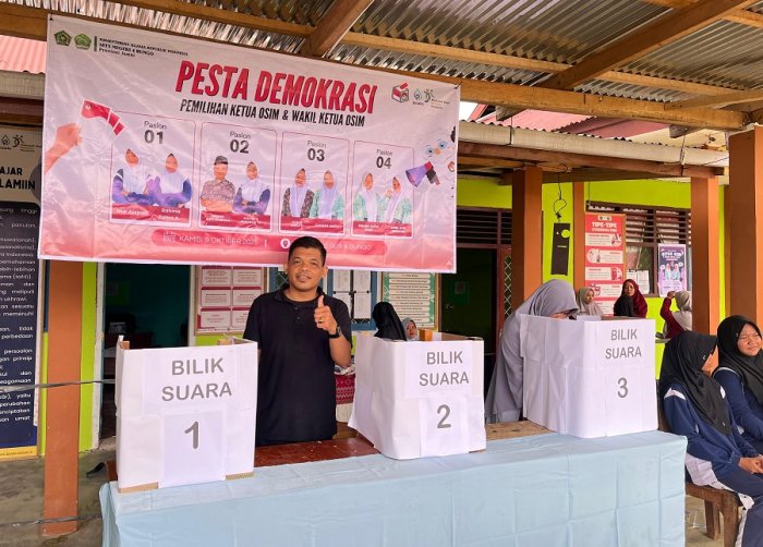 Panitia Pemilihan Ketua OSIM MTsN 4 Bungo Gelar Simulasi di Tempat Pemungutan Suara