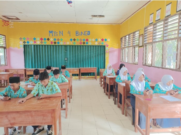 MTsN 4 Bungo Gelar Ujian Susulan SAT bagi Siswa yang Berhalangan Hadir karena Sakit MTsN 4 Bungo Gelar Ujian Susulan SAT bagi Siswa yang Berhalangan Hadir karena Sakit