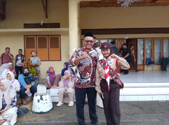 Lepas Keberangkatan Menuju JAMDA, Kepala MTsN 4 Bungo Abadikan Momen Bersama Olivia Anis Septiandari
