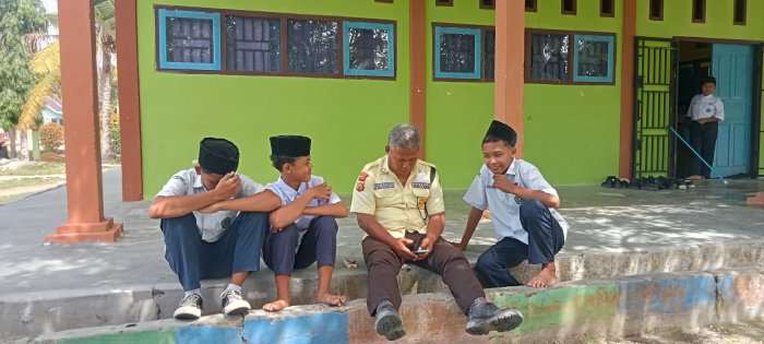 Bapak Ngadini, Satpam Bersahaja di MTsN 4 Bungoâ€
