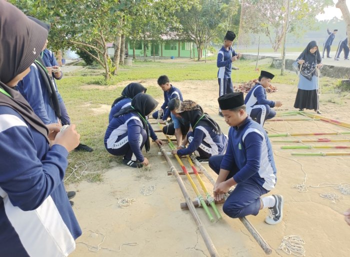 Semangat Kebersamaan Warnai Persiapan Outbound MATAMUDA MTsN 4 Bungo Semangat Kebersamaan Warnai Persiapan Outbound MATAMUDA MTsN 4 Bungo