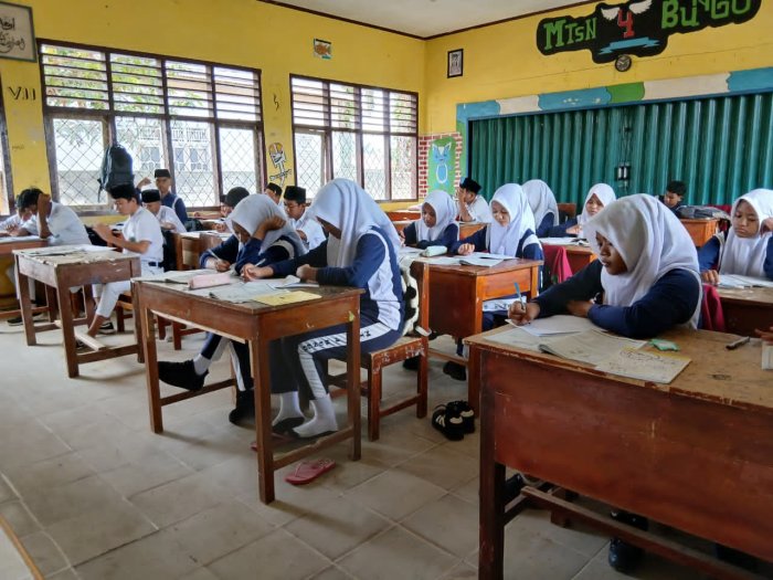 Semangat Belajar Tak Luntur, Kelas IX Aktif Ikuti Pembelajaran Siang Semangat Belajar Tak Luntur, Kelas IX Aktif Ikuti Pembelajaran Siang