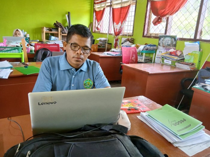 Andi Kustian, S.Pd. Berperan Aktif dalam Pendataan Pengembangan Kompetensi Guru Andi Kustian, S.Pd. Berperan Aktif dalam Pendataan Pengembangan Kompetensi Guru