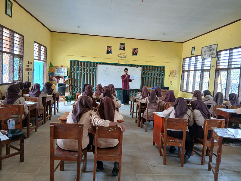 ANTUSIASME PESERTA DIDIK MTs N 4 BUNGO IKUTI EKSTRAKURIKULER PEGON ANTUSIASME PESERTA DIDIK MTs N 4 BUNGO IKUTI EKSTRAKURIKULER PEGON