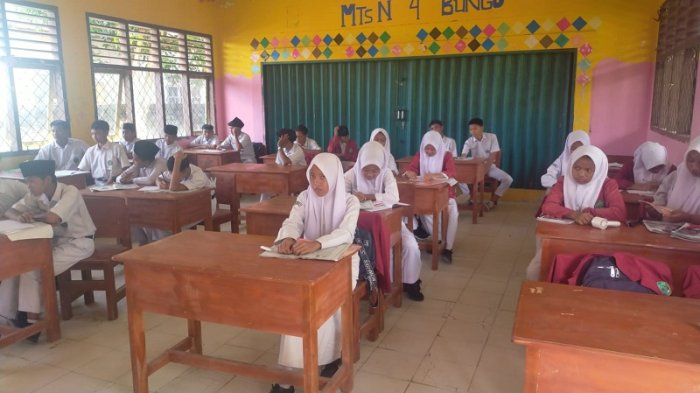 Matematika Sulit? Kelas 9A Punya Trik Rahasia! Begini Cara Mereka Taklukkan Rumus Luas Balok Matematika Sulit? Kelas 9A Punya Trik Rahasia! Begini Cara Mereka Taklukkan Rumus Luas Balok