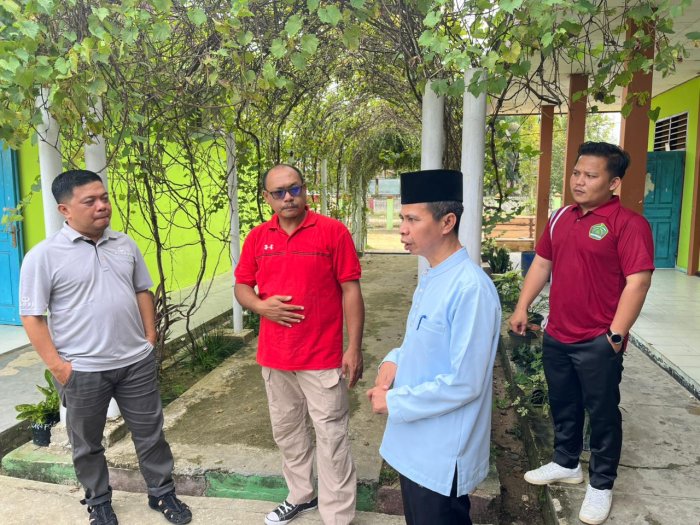 Sangat Asri! Ka.Kan Kemenag Bungo Terpukau Kebun Anggur Rindang di MTsN 4 Sangat Asri! Ka.Kan Kemenag Bungo Terpukau Kebun Anggur Rindang di MTsN 4
