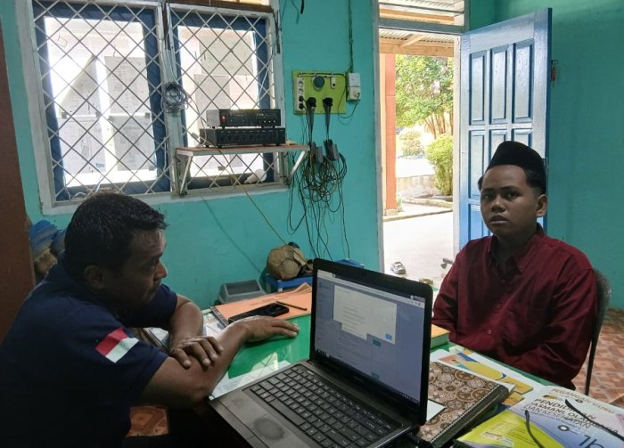 Jaga Standar Keagamaan, MTsN 4 Bungo Uji Kemampuan Baca Al-Quran Siswa Pindahan Jaga Standar Keagamaan, MTsN 4 Bungo Uji Kemampuan Baca Al-Quran Siswa Pindahan