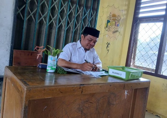 Awas Kecanduan Gadget! Waka Humas MTsN 4 Bungo Ingatkan Siswa Jaga Batasan Sepulang Sekolah Awas Kecanduan Gadget! Waka Humas MTsN 4 Bungo Ingatkan Siswa Jaga Batasan Sepulang Sekolah
