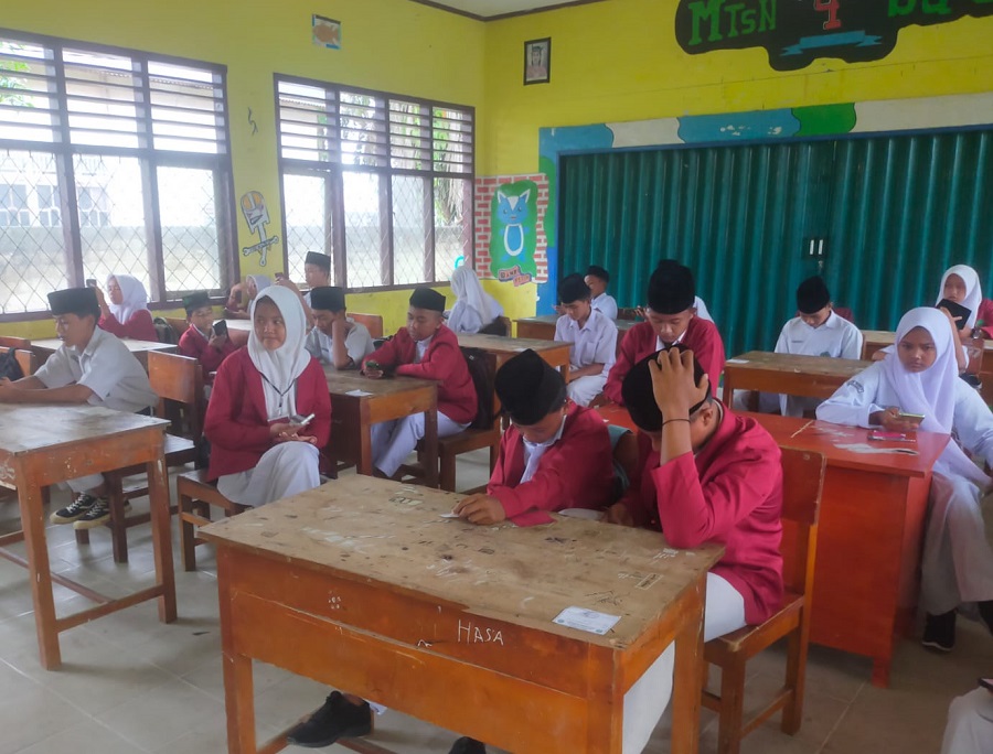 EFESIENSI PELAKSANAAN ASESMEN SUMATIF SEMESTER GANJIL, MTs NEGERI 4 BUNGO TERAPKAN UJIAN  BERBASIS CBT