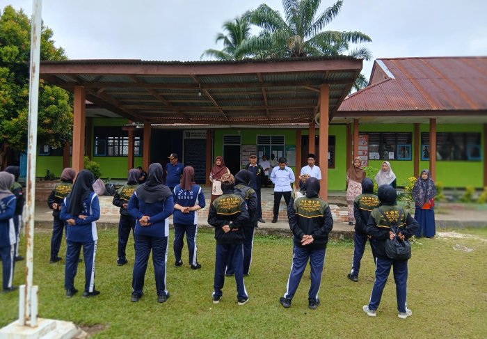 MTsN 4 Bungo Lepas Kontingen Galang Berkat, Siap Tampil Kreatif dan Berprestasi MTsN 4 Bungo Lepas Kontingen Galang Berkat, Siap Tampil Kreatif dan Berprestasi