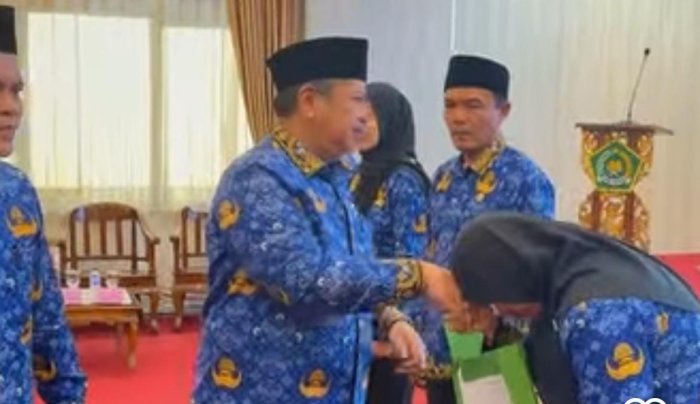 Kanwil Kemenag Jambi Lantik Dua PPPK Paruh Waktu MTsN 4 Bungo Kanwil Kemenag Jambi Lantik Dua PPPK Paruh Waktu MTsN 4 Bungo