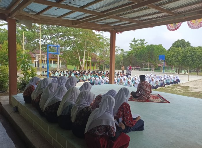 Hujan Usai, Kabut Asap Reda, Hafalan Juz 30 Kembali Menggema MTsN 4 Bungo Hujan Usai, Kabut Asap Reda, Hafalan Juz 30 Kembali Menggema MTsN 4 Bungo