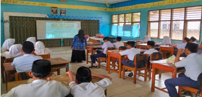 Penggunaan Proyektor Tingkatkan Kualitas Belajar di MTsN 4 Bungo Penggunaan Proyektor Tingkatkan Kualitas Belajar di MTsN 4 Bungo