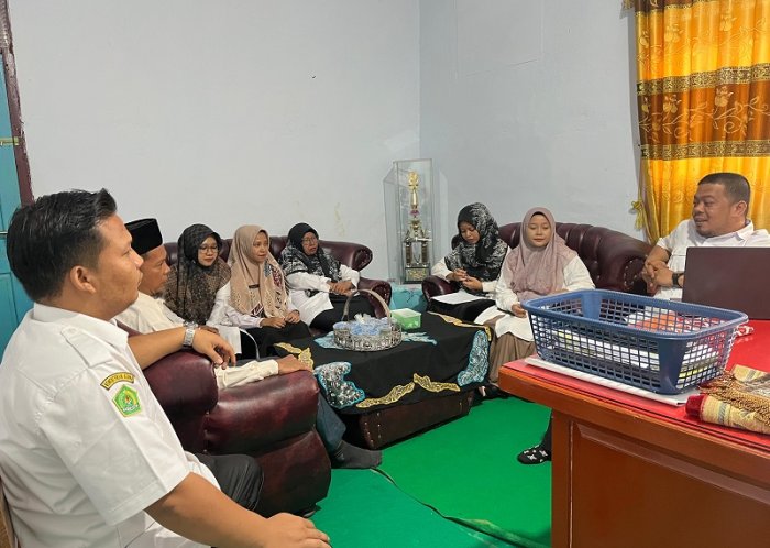 Sambut Hari Santri, Kepala MTsN 4 Bungo Siap Jadi Petugas Upacara