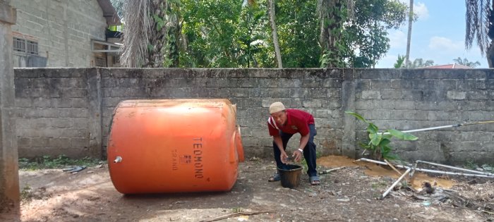 Wujud Kepedulian, Guru MTsN 4 Bungo Turun Tangan Bersihkan Tedmon Wujud Kepedulian, Guru MTsN 4 Bungo Turun Tangan Bersihkan Tedmon