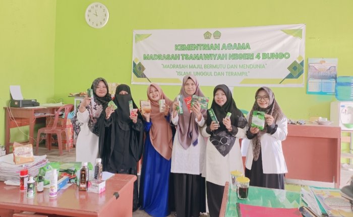 Guru MTsN 4 Bungo Diperkenalkan dengan Produk Kesehatan: Pengobatan Ala Nabi Guru MTsN 4 Bungo Diperkenalkan dengan Produk Kesehatan: Pengobatan Ala Nabi