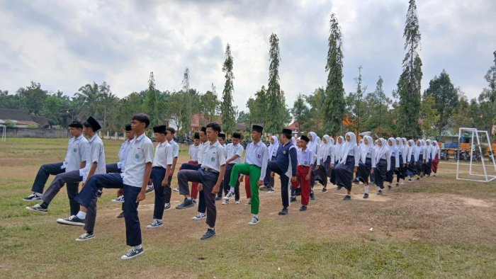 Gerak Cepat Sambut HUT RI ke-81, MTsN 4 Bungo Gelar Seleksi dan Latihan Perdana Paskibra